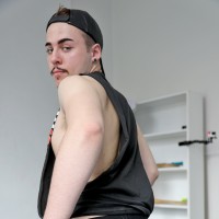 Noah Kelly posing naked - Picture 6