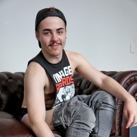 Noah Kelly posing naked - Picture 7