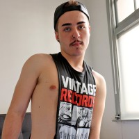 Noah Kelly posing naked - Picture 11