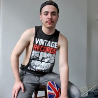 Noah Kelly posing naked - Picture 15