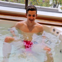 Brad Hunter in the tub - Picture 17