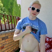 Ethan Czar stokes his dick - Picture 6