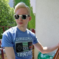 Ethan Czar stokes his dick - Picture 15
