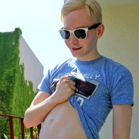 Ethan Czar stokes his dick - Picture 18