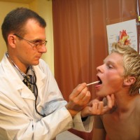 Doctor inspects a boys tight foreskin - Picture 6
