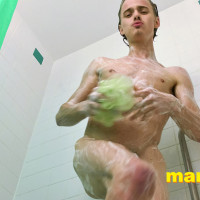Frank Funsize sheds his clothes - Picture 1