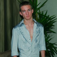 College dude plays with a dildo - Picture 1