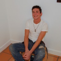 Sophmore Buck posing naked - Picture 2
