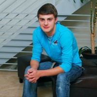 Hunter Page jerks off - Picture 1