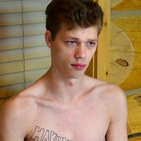 Hunter Sykes pissing all over himself - Picture 1