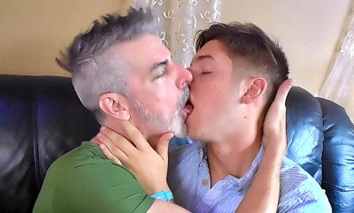Devin Jones and Richard Lennox kissing