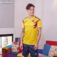 Andy Stevens strokes his dick - Picture 2
