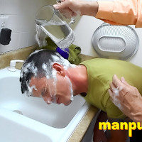 Richard Lennox washes Jeff Drizzle’s hair - Picture 15