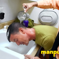 Richard Lennox washes Jeff Drizzle’s hair - Picture 16