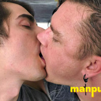 Hot gay kissing with Johnny & Leo - Picture 3