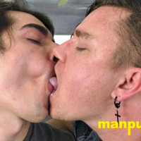 Hot gay kissing with Johnny & Leo - Picture 8