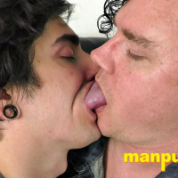 Hot gay kissing with Johnny & Leo - Picture 17