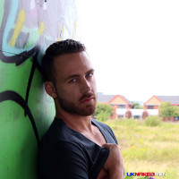 Logan Moore shows his hard cock - Picture 5