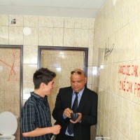 Drunk guy fucks in the toilet for money - Picture 8