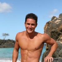 Hawaian surfer jock posing naked - Picture 6
