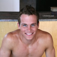 Horny jock shows cock - Picture 2