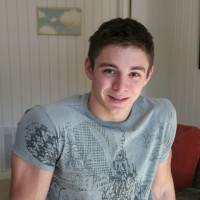 College jock shows his muscled body - Picture 2