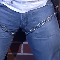 Hard working man restrained - Picture 14