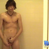 Trace's shower - Picture 82