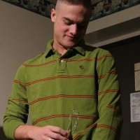 Devon Lee Scott pisses himself - Picture 2