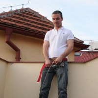 Marek pisses on the roof - Picture 7