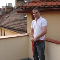 Marek pisses on the roof - Picture 19