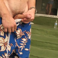 Mike Roberts pissing - Picture 11