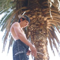 Ian Madrox piss outdoor - Picture 3