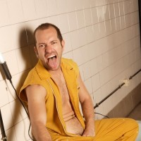 Drinking his own piss - Picture 6