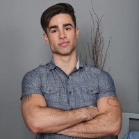 Lucas Leon strokes his dick - Picture 1