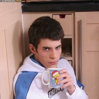 Daniel Rossi masturbates on the floor - Picture 5