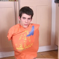 Daniel Rossi masturbates on the floor - Picture 13