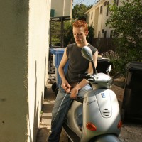 Dobie pees in the street - Picture 15