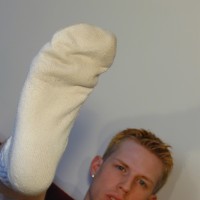 Hottie shows his feet - Picture 8