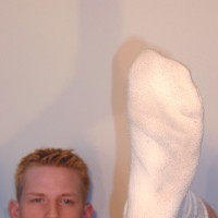 Hottie shows his feet - Picture 9