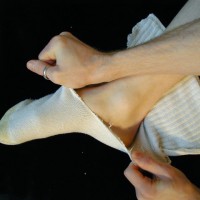 Hottie shows his feet - Picture 28