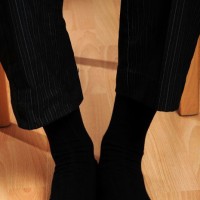 Eddie shows off his feet - Picture 23