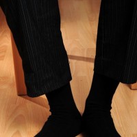 Eddie shows off his feet - Picture 24