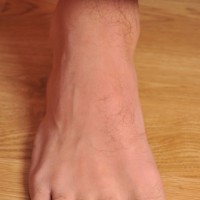 Kevin shows his feet - Picture 12
