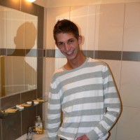 Alessandro showering - Picture 1