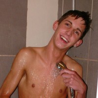 Alessandro showering - Picture 8