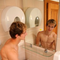 Andre shows his cock - Picture 3