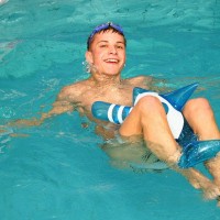 Christian and Frederic having fun in the pool - Picture 2