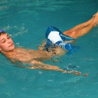 Christian and Frederic having fun in the pool - Picture 3