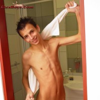 Eddy shows his cock - Picture 9